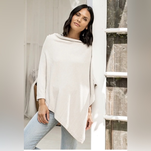 BAREFOOT DREAMS Cozychic Ultra Lite Poncho in fog gray one sz - Picture 1 of 3